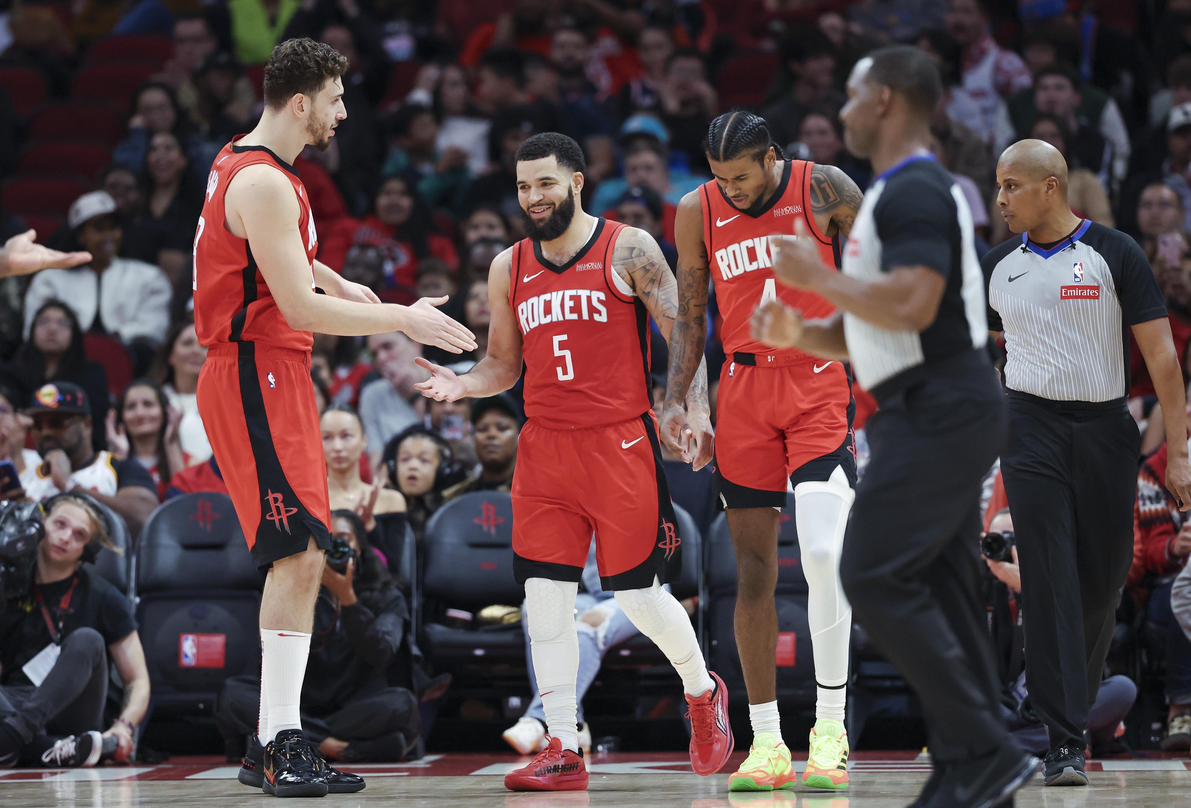 NG体育官方网站集结日突围战来临；费耶诺德围绕欧篮联主帅复盘；球迷炸锅；更衣室氛围转暖的简单介绍