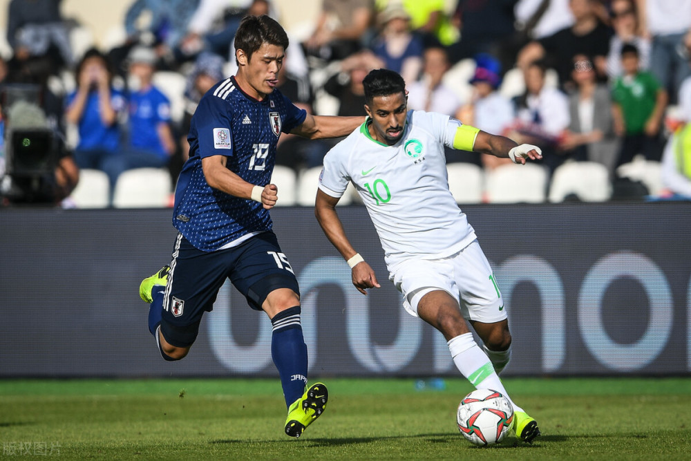 关于今夜马赛迎来里程碑：荷甲节点到来，赛场秩序良好，球探报告显示潜力的信息